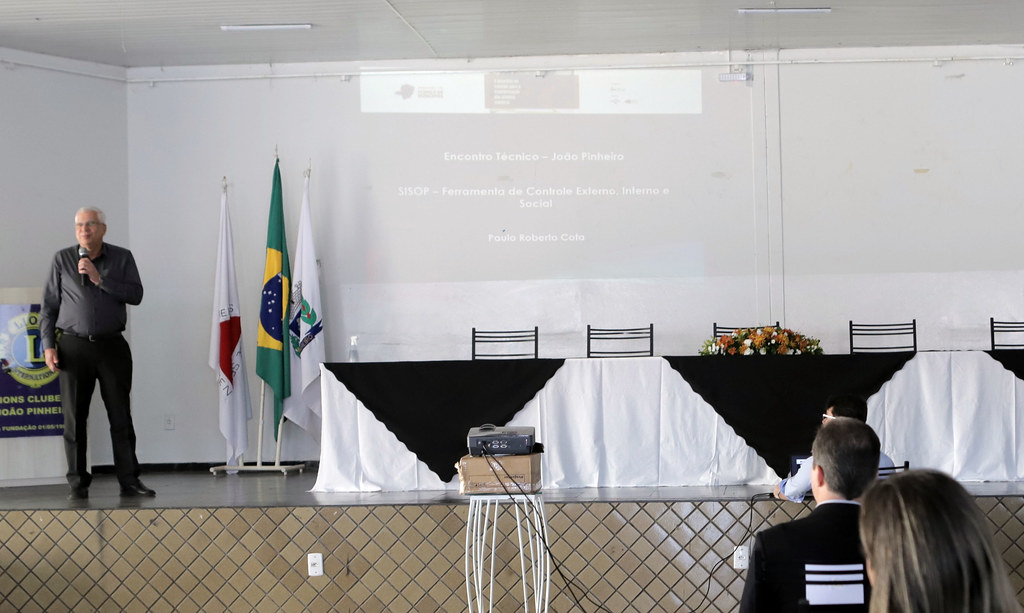 Cotas: Por que a engenharia social falha ao ignorar a meritocracia